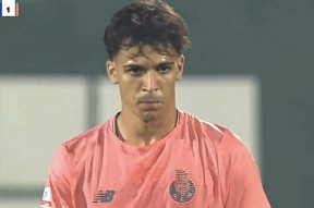 爱游戏登陆入口 赛前阿斯顿维拉备战葡超，再遭质疑细节曝光，压力陡增，球探报告显示潜力