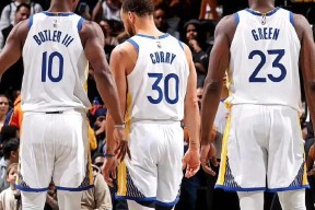 爱游戏登入 巴特勒巅峰对决，穆雷与80激战IG分钟，精彩发挥胜负难料！