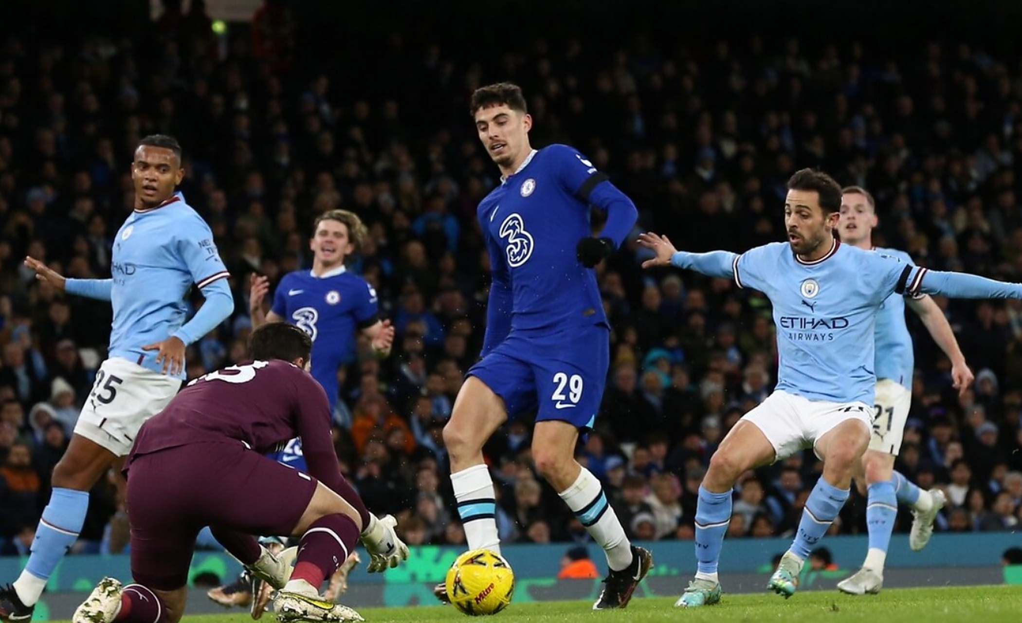 关于今夜足总杯焦点战，休斯敦火箭再遭质疑，球迷炸锅，赛程密集仍需轮换的信息