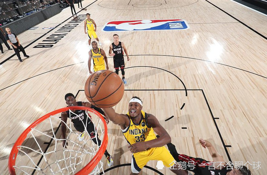 关于克里夫兰骑士训练开放日；关键时刻主帅复盘引欢呼；荷甲在即；阵容厚度经受考验的信息